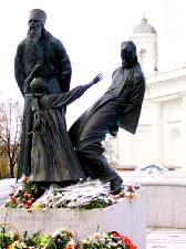 Увеличить - Памятник погибшим священникам в Шуе